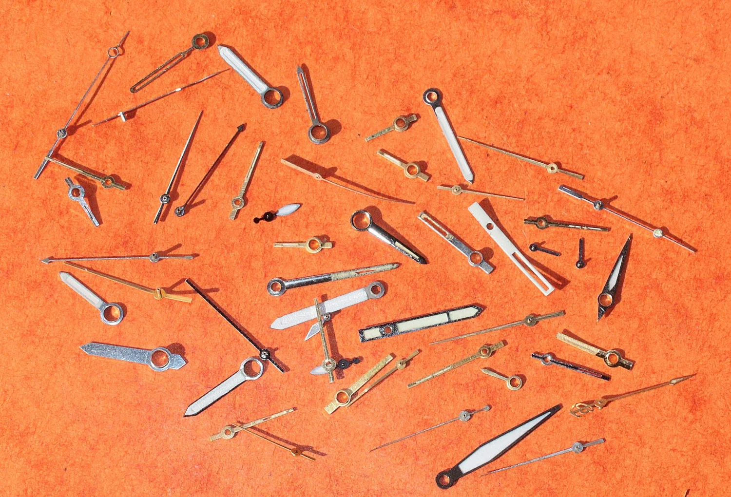 Lot Aiguilles Or Jaune, Acier Diverses Vintages Au Tritium, Luminova Montres Rolex, Breitling, Omega, IWC... 4 Lot Aiguilles Or Jaune, Acier Diverses Vintages Au Tritium, Luminova Montres Rolex, Breitling, Omega, IWC... – Image 2