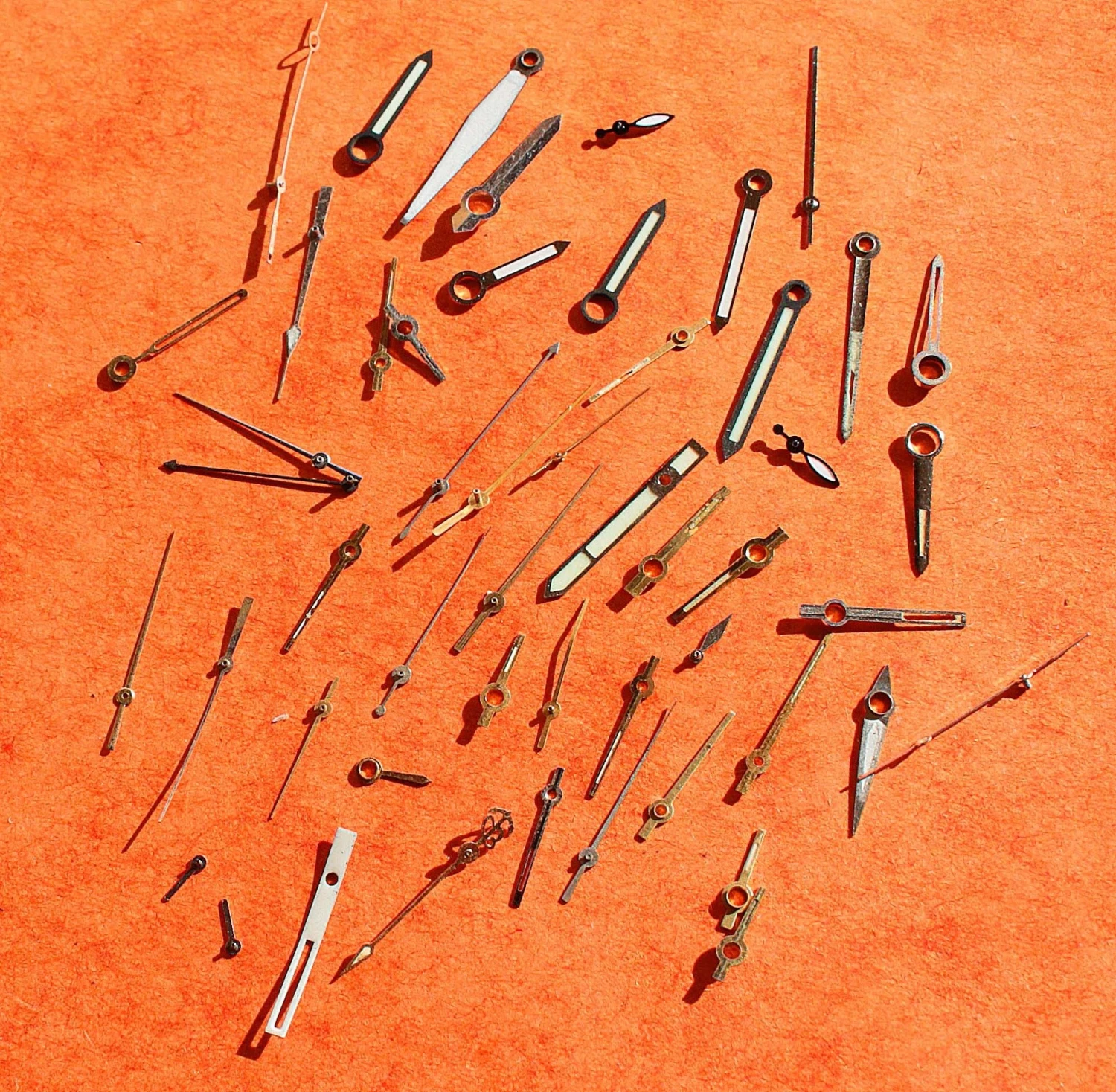 Lot Aiguilles Or Jaune, Acier Diverses Vintages Au Tritium, Luminova Montres Rolex, Breitling, Omega, IWC... 16 Lot Aiguilles Or Jaune, Acier Diverses Vintages Au Tritium, Luminova Montres Rolex, Breitling, Omega, IWC... – Image 14