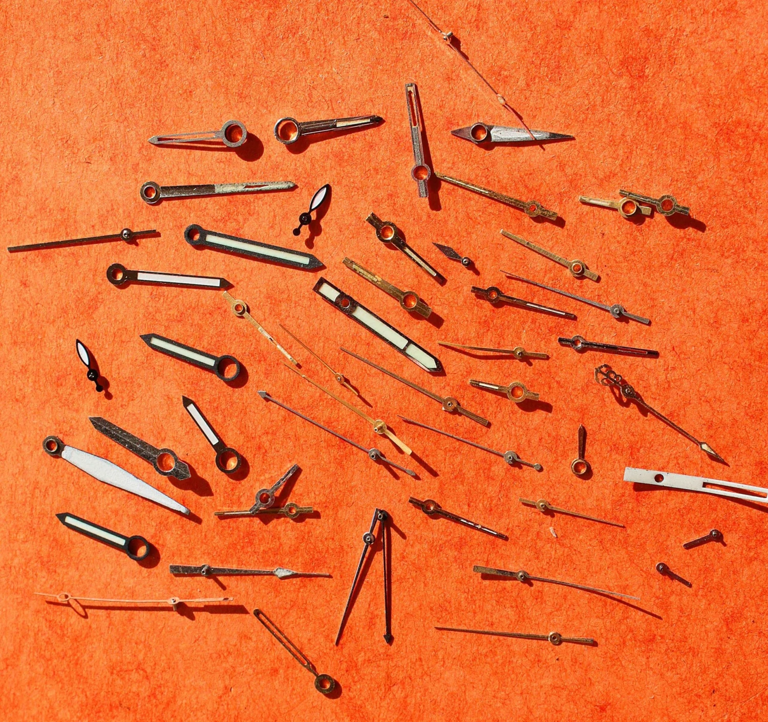 Lot Aiguilles Or Jaune, Acier Diverses Vintages Au Tritium, Luminova Montres Rolex, Breitling, Omega, IWC... 19 Lot Aiguilles Or Jaune, Acier Diverses Vintages Au Tritium, Luminova Montres Rolex, Breitling, Omega, IWC... – Image 17