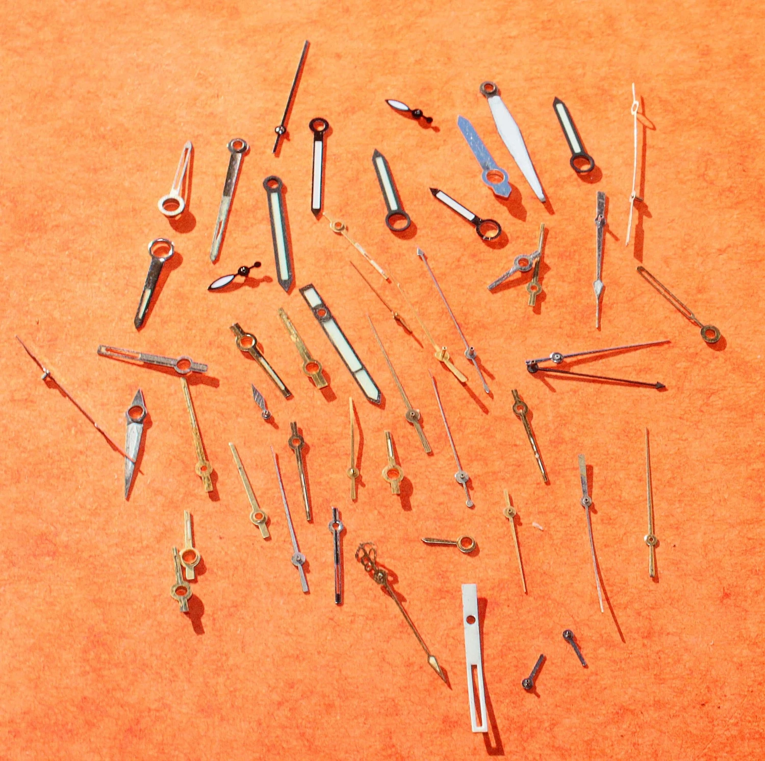 Lot Aiguilles Or Jaune, Acier Diverses Vintages Au Tritium, Luminova Montres Rolex, Breitling, Omega, IWC... 21 Lot Aiguilles Or Jaune, Acier Diverses Vintages Au Tritium, Luminova Montres Rolex, Breitling, Omega, IWC... – Image 19