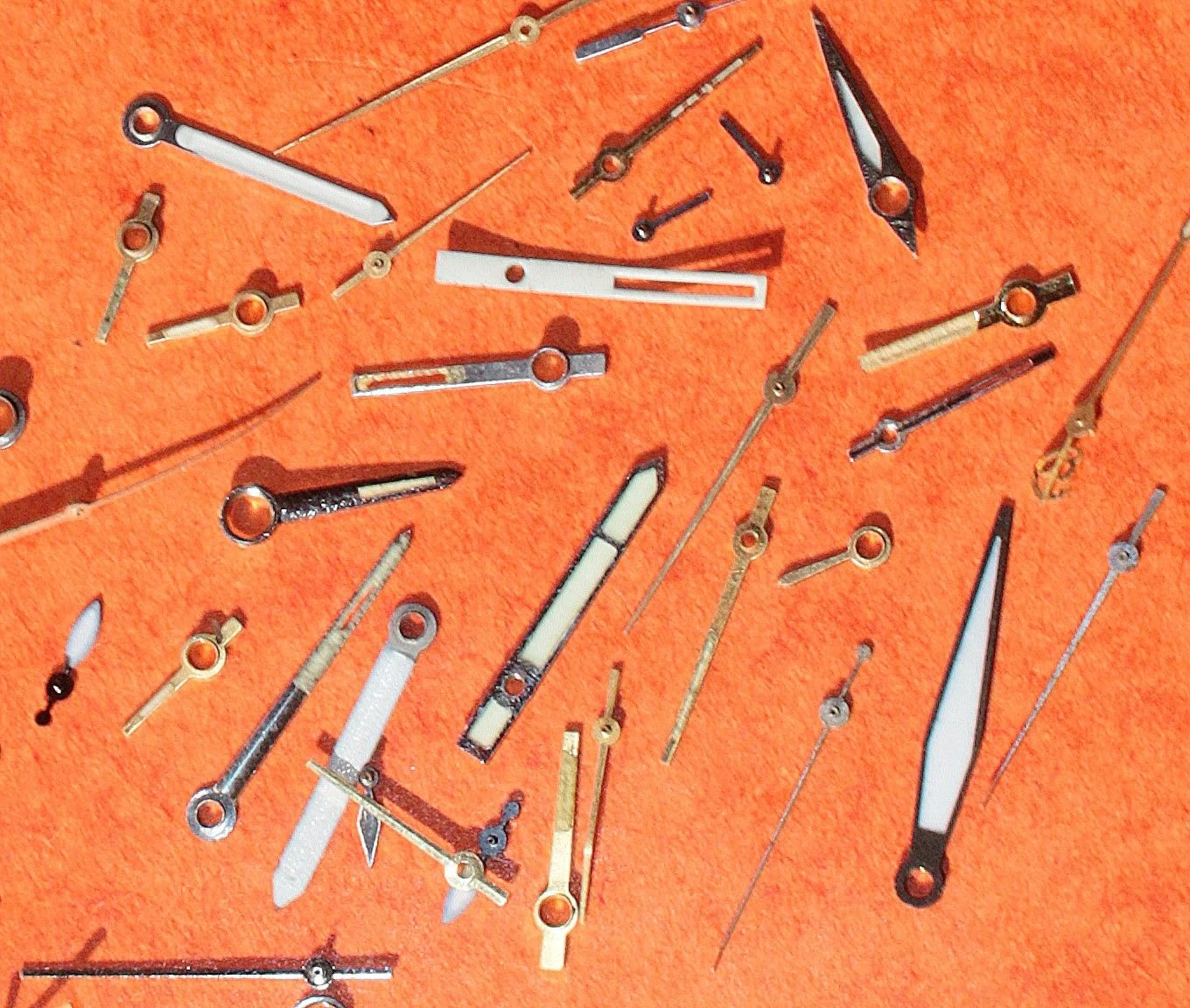 Lot Aiguilles Or Jaune, Acier Diverses Vintages Au Tritium, Luminova Montres Rolex, Breitling, Omega, IWC... 7 Lot Aiguilles Or Jaune, Acier Diverses Vintages Au Tritium, Luminova Montres Rolex, Breitling, Omega, IWC... – Image 5