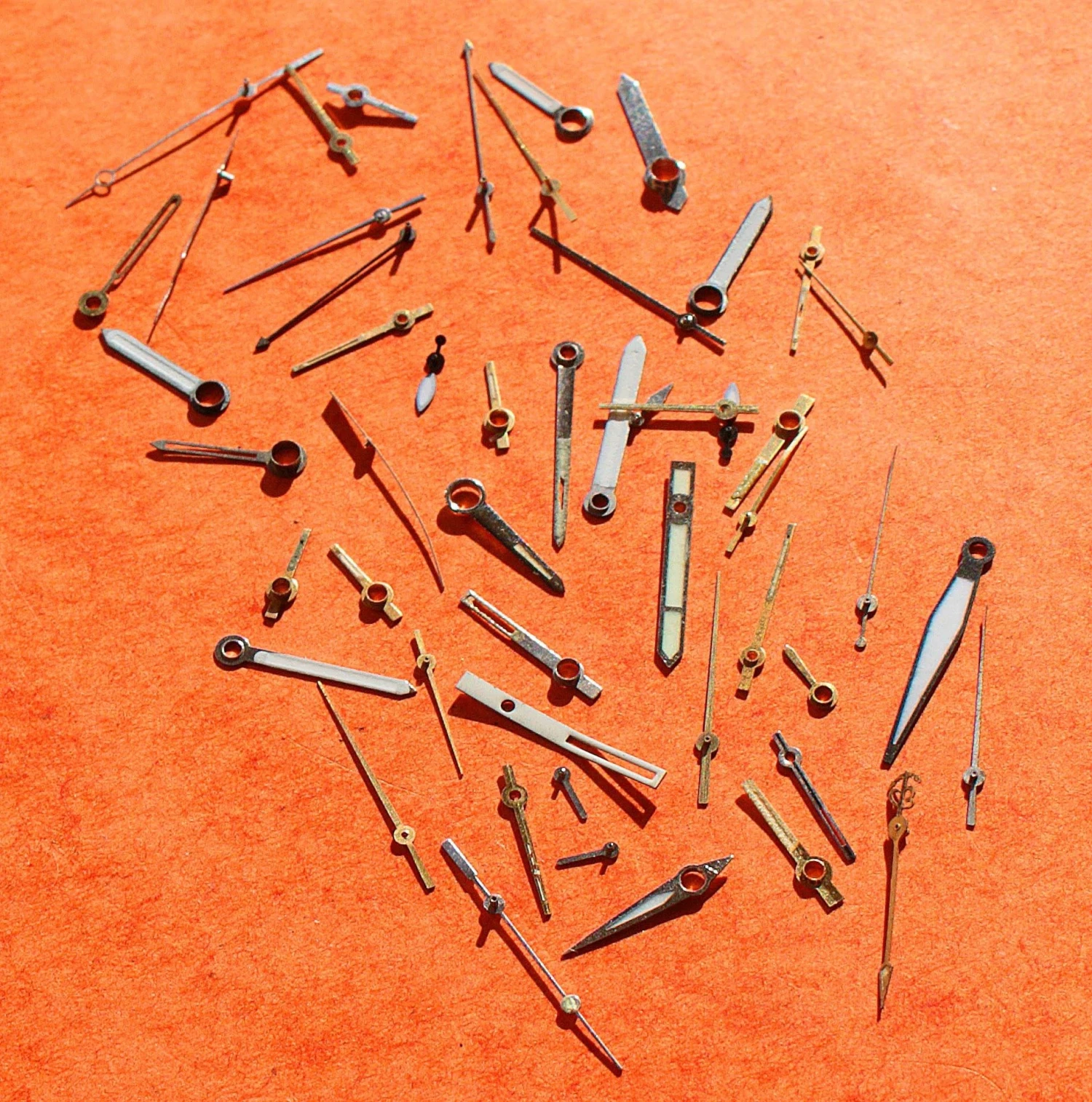 Lot Aiguilles Or Jaune, Acier Diverses Vintages Au Tritium, Luminova Montres Rolex, Breitling, Omega, IWC... 3 Lot Aiguilles Or Jaune, Acier Diverses Vintages Au Tritium, Luminova Montres Rolex, Breitling, Omega, IWC...