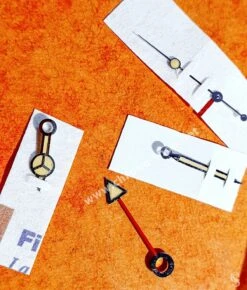 ROLEX RARES 4 X AIGUILLES TRITIUM GMT MASTER 1675 MONTRES VINTAGES COULEUR CRÈME JAUNE CAL 1570,1575,1565,1560 -Aiguilles et Pièces Soldes rolex rares 4 x aiguilles tritium gmt master 1675 montres vintages couleur creme jaune cal 1570157515651560 16